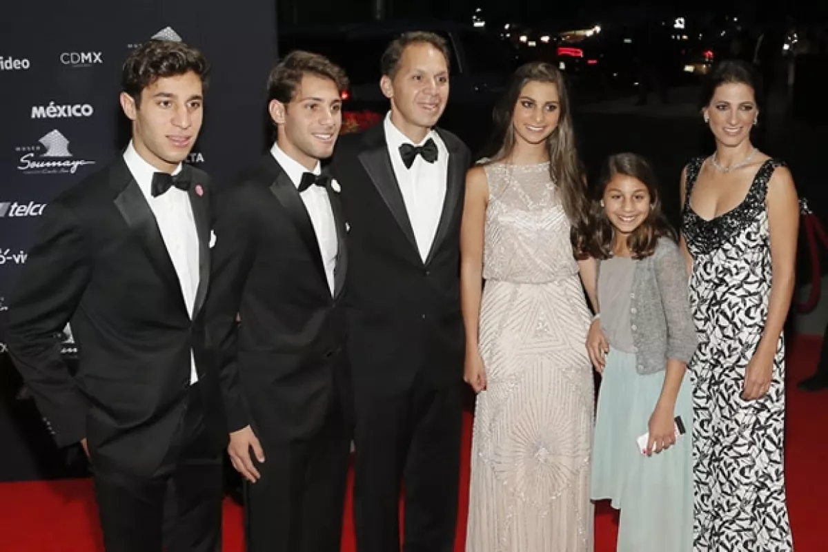 Daniel Hajj con Vanessa Slim e Hijos.