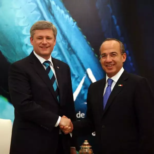 El presidente Felipe Calderón y el primer ministro canadiense, Stephen Harper, tras una reunión bilateral ampliada, en el marco de la Cumbre de Líderes de América del Norte.