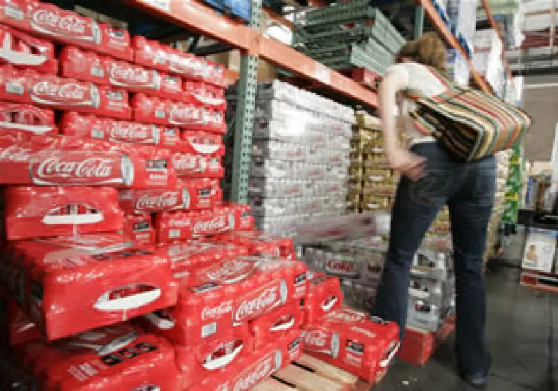 KOF dio por finalizado el paro en su planta de Valencia, la mayor de la firma en Venezuela. (Foto: AP)