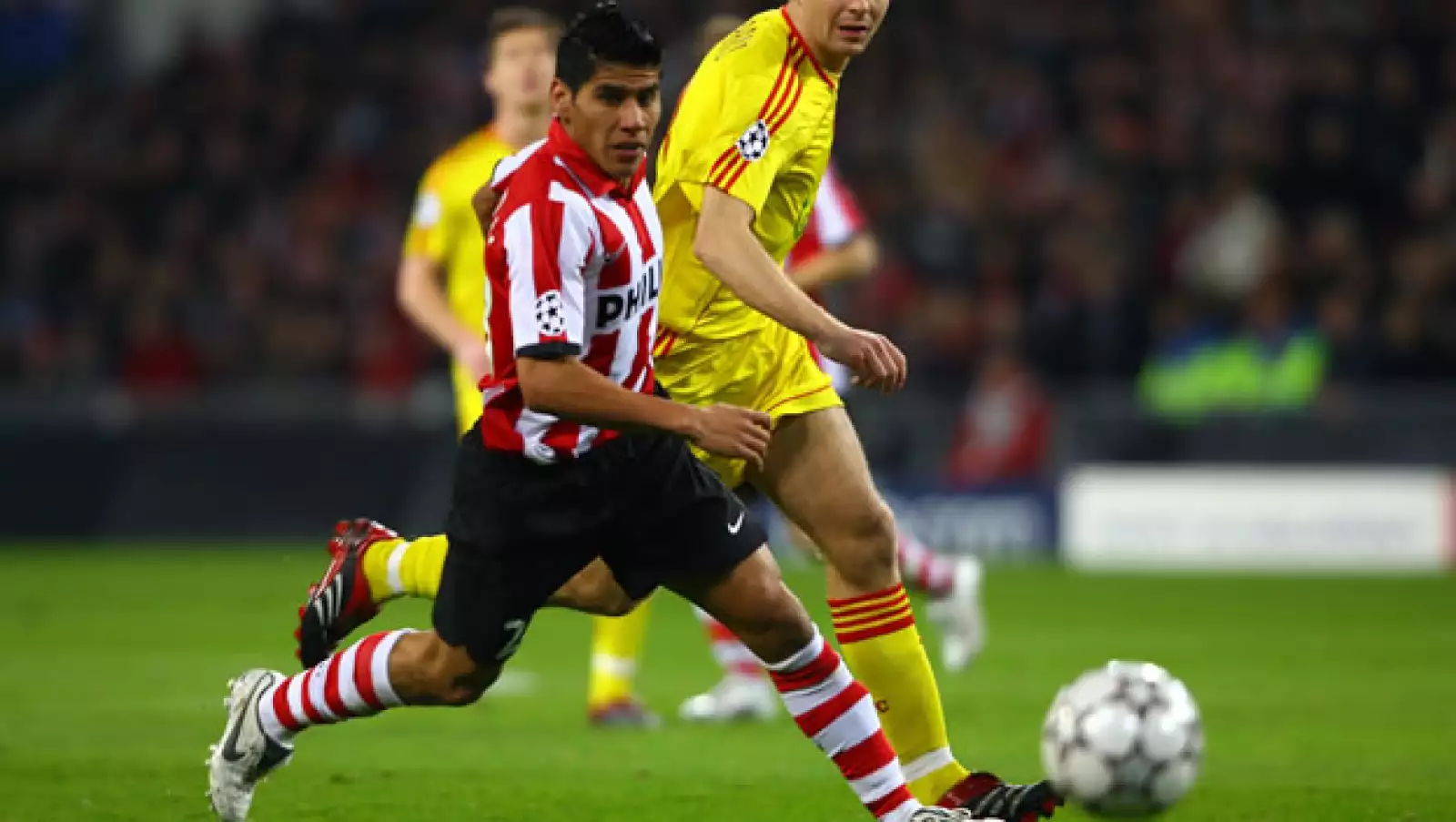 Su destacada actuación en el Mundial de 2006, ayudó a Carlos Salcido a llegar al PSV Eindhoven holandés, con el que ya fue campeón de liga