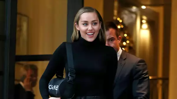 La cantante escribió el tema Nothing Breaks Like a Heart sin saber que era una premonición.