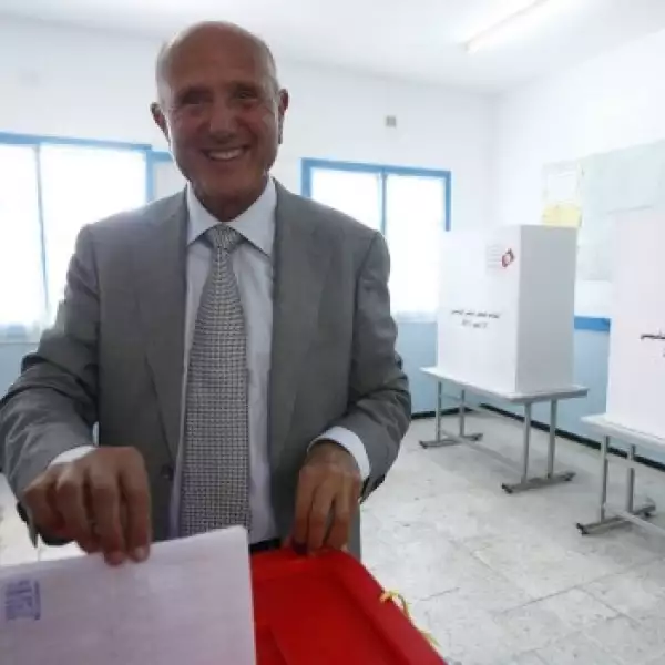 chebbi emite su voto