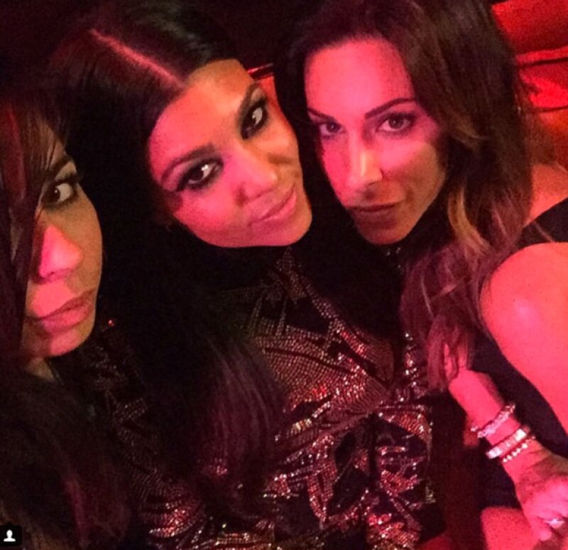 Las amigas de Kourtney se hicieron presentes durante la celebración.