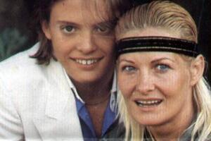 Luis Miguel y su madre Marcela.