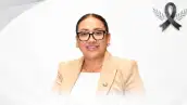 Fotografía de la diputada de Morena Anay Beltrán Reyes junto a un moño negro en señal de luto. 