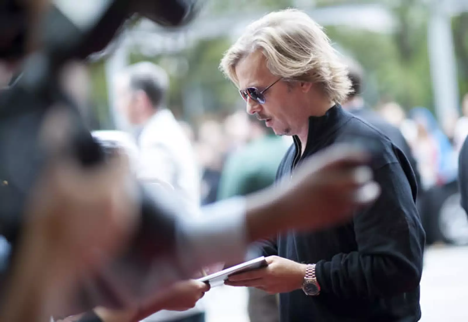 David Spade conserva el mismo estlo de pelo que hace años.