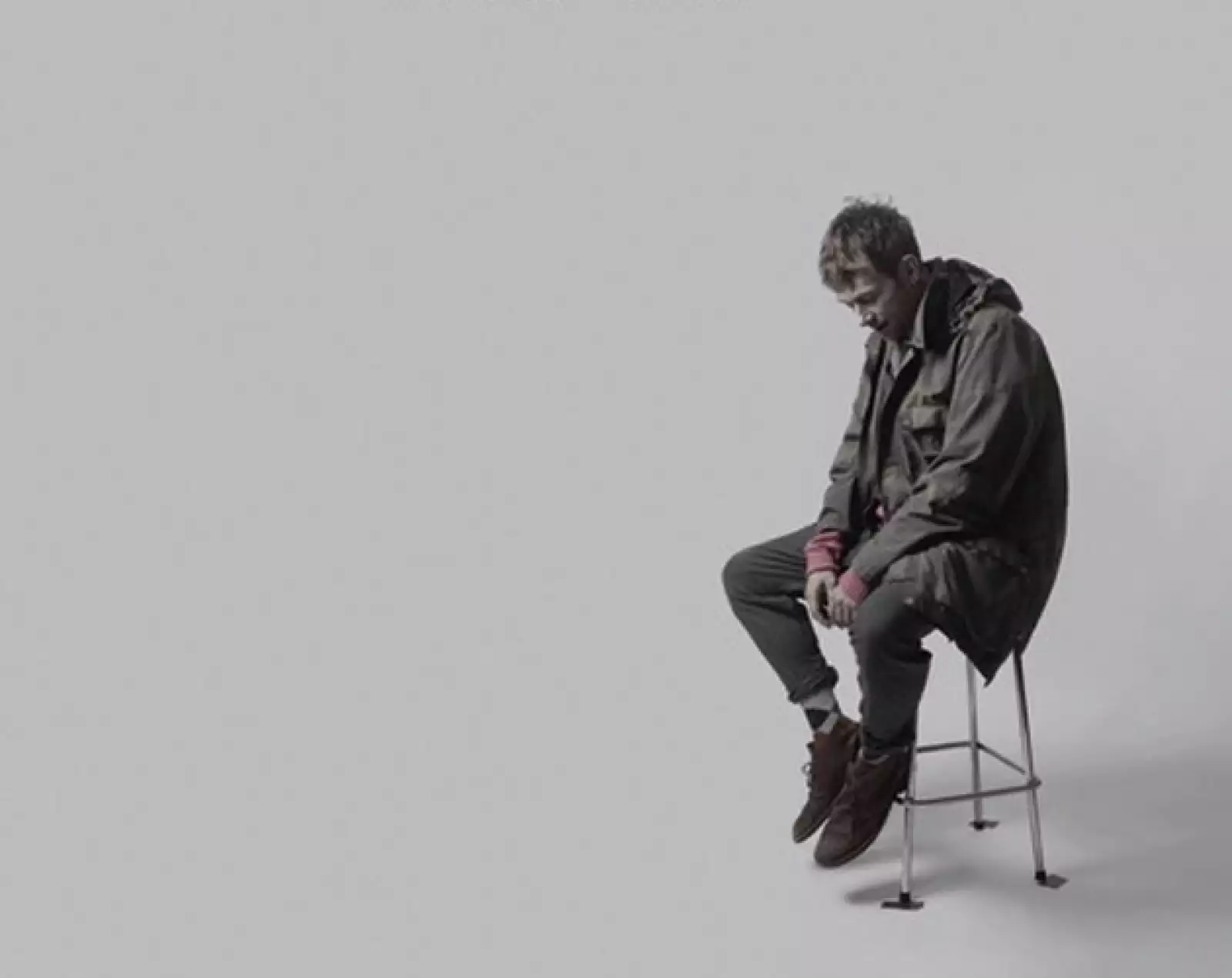 Uno de los grandes favoritos. Los sencillos más populares del material son "Everyday Robots", "Lonley Press Play", Mr. Tembo" y "Hollow Ponds". El músico ha estado en varios grupos musicales, entre...