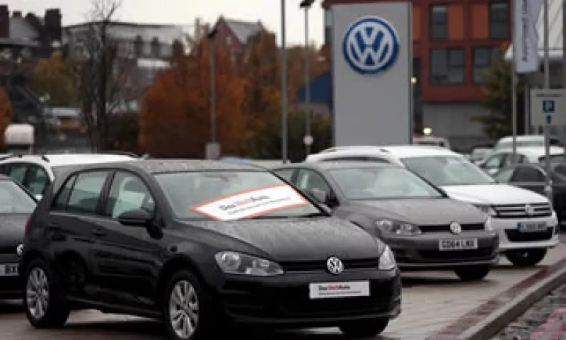 Volkswagen deberá presentar otro plan a las autoridades estadounidenses para enmendar su error por falsificar emisiones de contaminantes (Foto: Reuters )