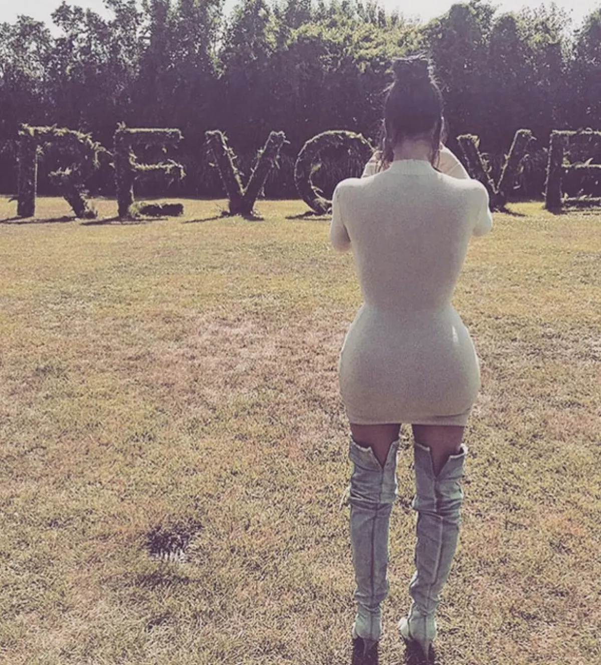 Kim y Kanye han asegurado que Taylor Swift tenía conocimiento de la canción en la que se le descalifica, sin embargo, ella argumenta que nunca escuchó la canción completa.