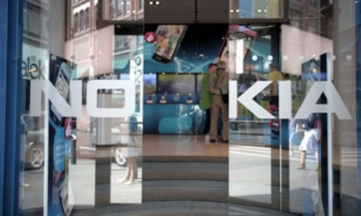 Nokia vendió 16.7 millones de ‘smartphones’ mientras que Apple comercializó más de 20 millones de iPhones. (Foto: Reuters)