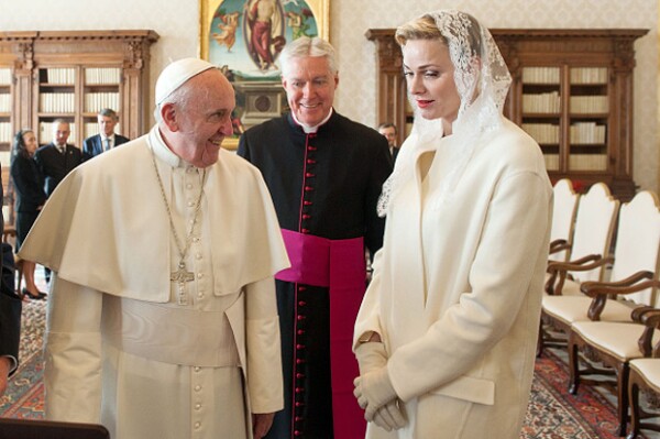 Charlene de Mónaco también conoció al Papa Francisco.