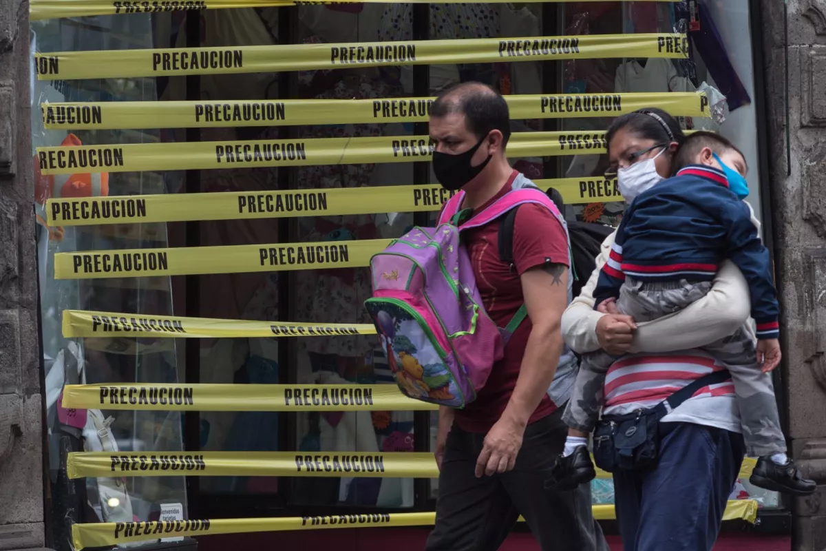 Gente en la apertura