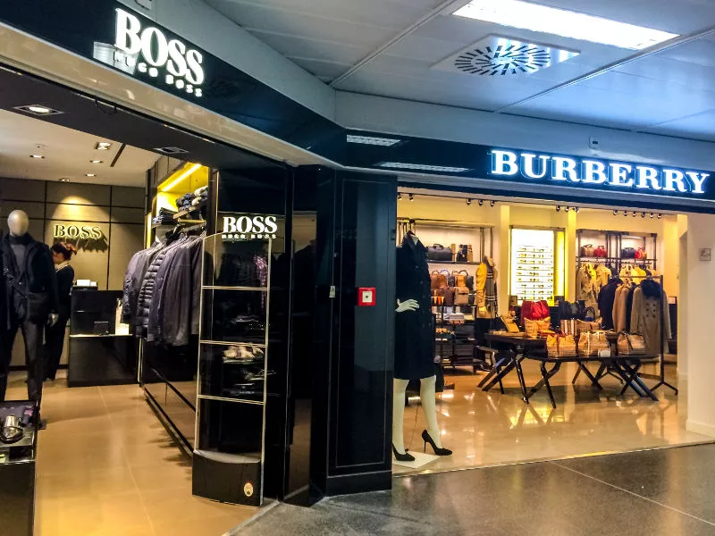 Boutiques Burberry y Boss