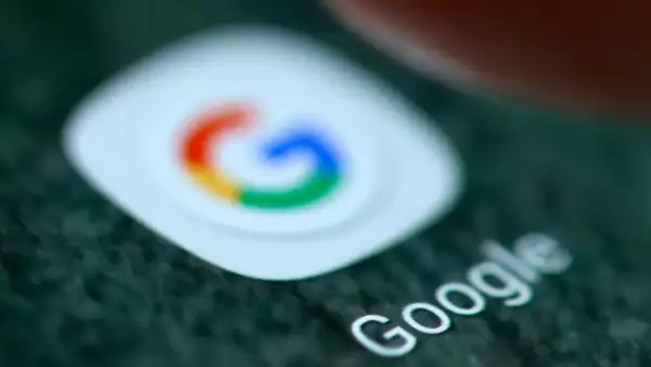(Icono de google en la pantalla de un dispositivo electrónico)