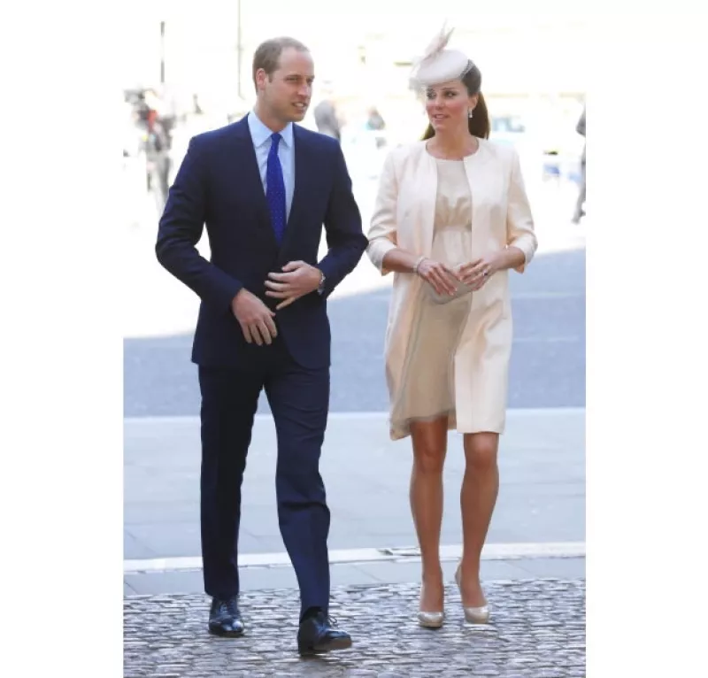 La llegada del primogénito de Kate y Guillermo, Duques de Cambridge, ha causado furor y según expertos, su nacimiento supone una fuerte derrama económica para el Reino Unido.