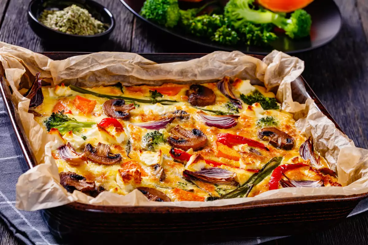 Baked,In,Oven,Vegetable,Frittata,Of,Beaten,Eggs,,Red,Onion,