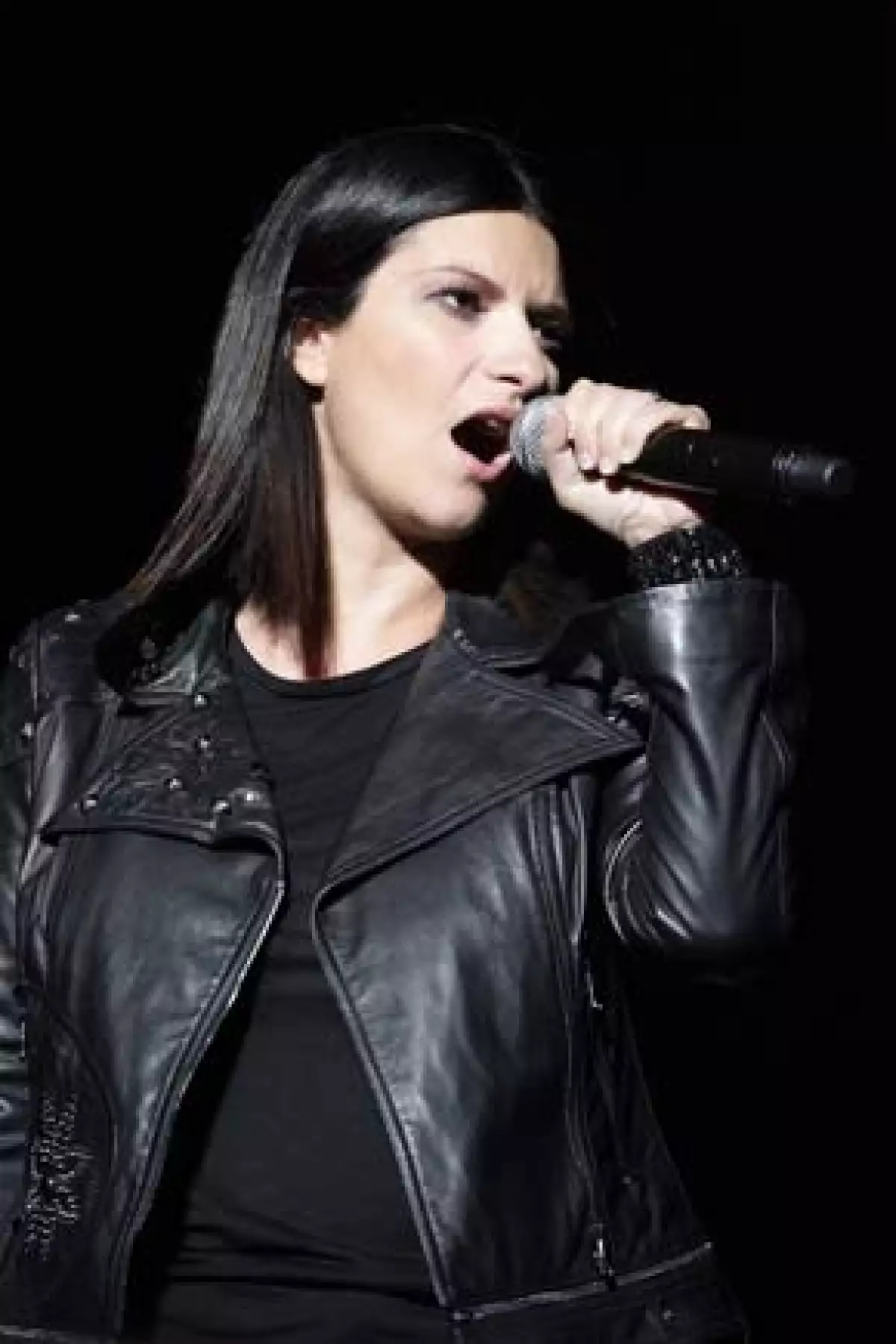 La cantante, nominada en la décima edición de los Latin Grammy en las categorías de Mejor Álbum Vocal Femenino y Grabación del Año, interpretará su éxito "En cambio no" en la ceremonia de premiación.