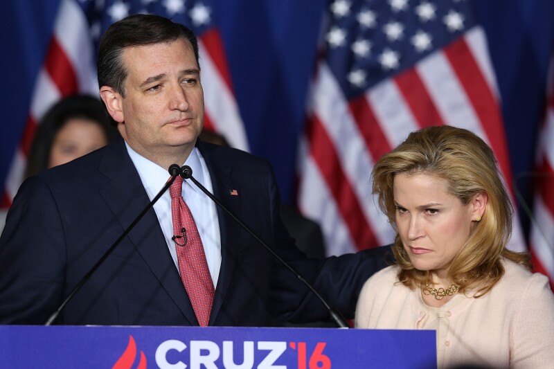Reconociendo que "se cerró el camino para la victoria" Ted Cruz abandonó la contienda.
