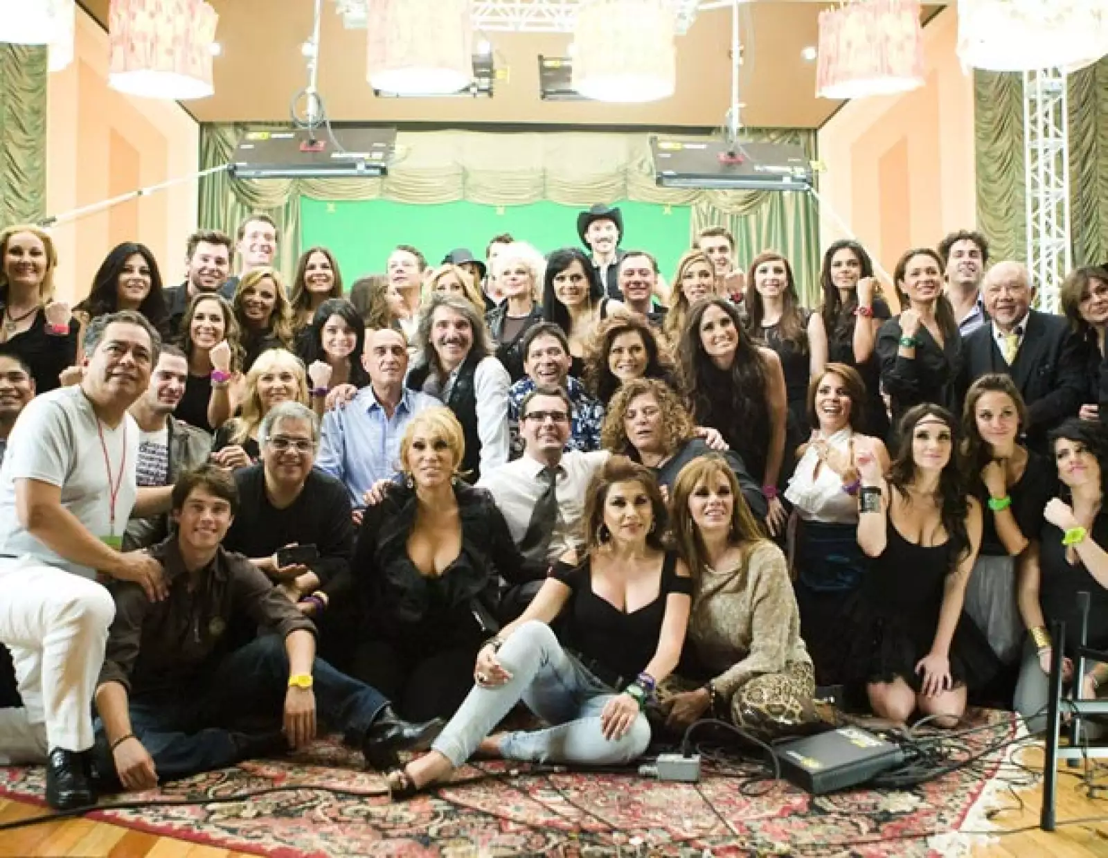 Más de 100 artistas participaron en el video de la fundación En tus manos que se estrenará el próximo mes de agosto.