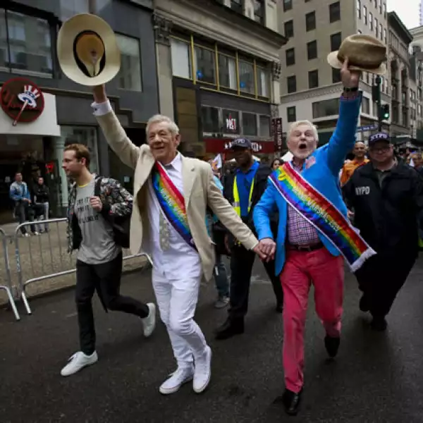 El actor Ian Mckellen fue un entusiasta participante del Gay Pride Parade en Nueva York.