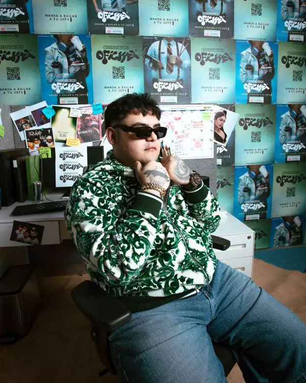 GRABANDO EN LA OFICINA