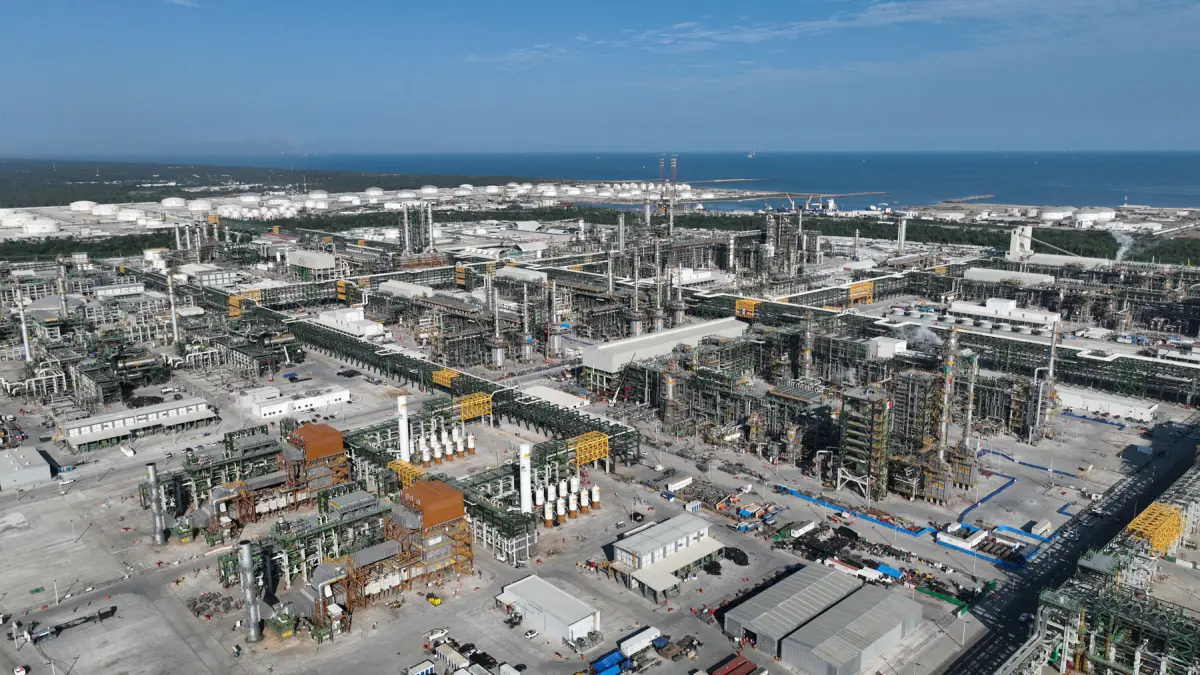 Inauguración apresurada pasa factura a la refinería Dos Bocas: suspenden producción
