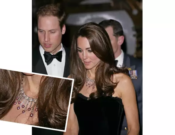 Kate lució el pelo lacio con volumen en las puntas y un maquillaje en tonos rosados.