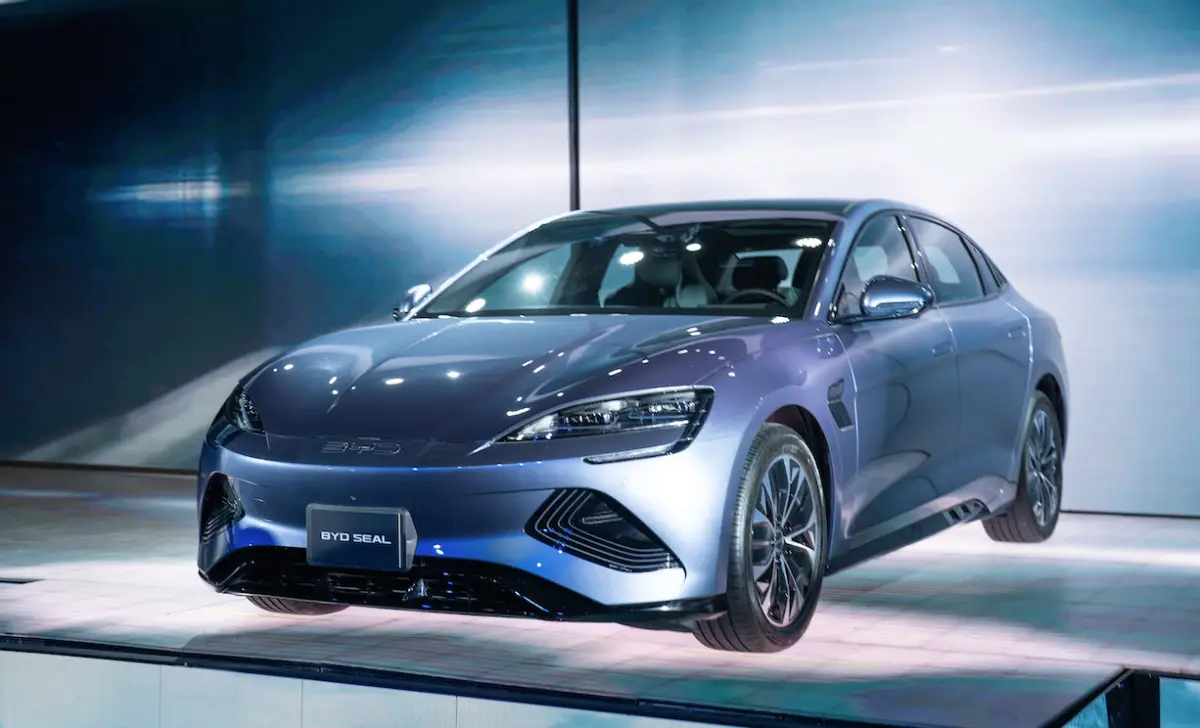 ¿Qué hace de BYD un rival serio para Tesla y para toda la industria de carros eléctricos?