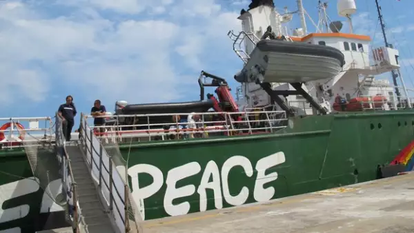 Barco de Greenpeace