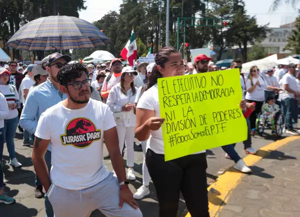 Trabajadores PJF marchan en Toluca -5.jpg 