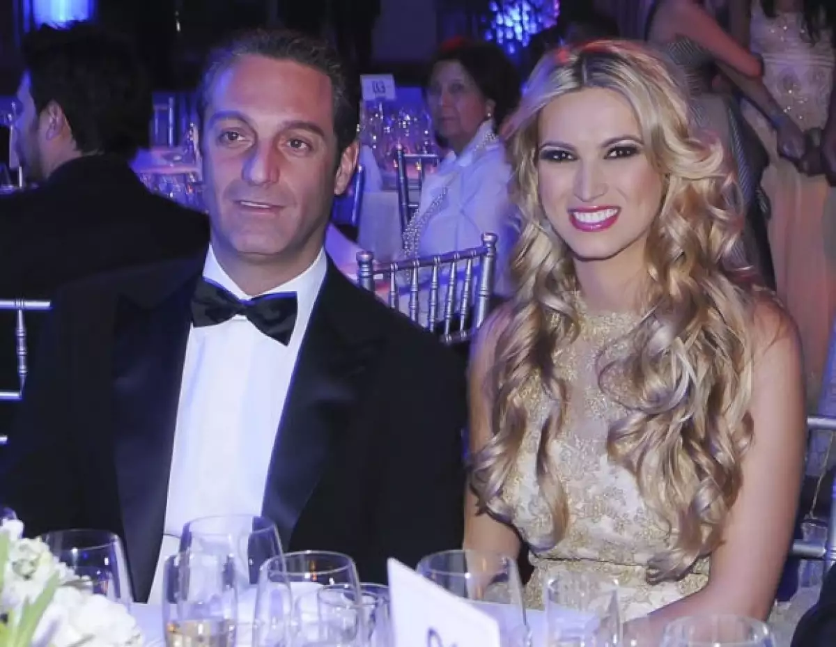 Teniendo como invitados a los personajes del jet set mexicano, el 9 de octubre de 2010 la pareja contrajo matrimonio y hoy lo celebran con sus dos retoños: Carlos y Emiliano.