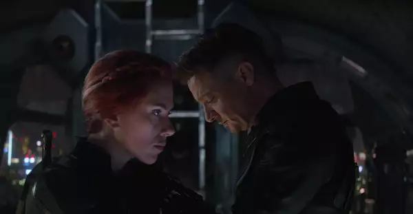 Scarlett Johansson y Hawkeye