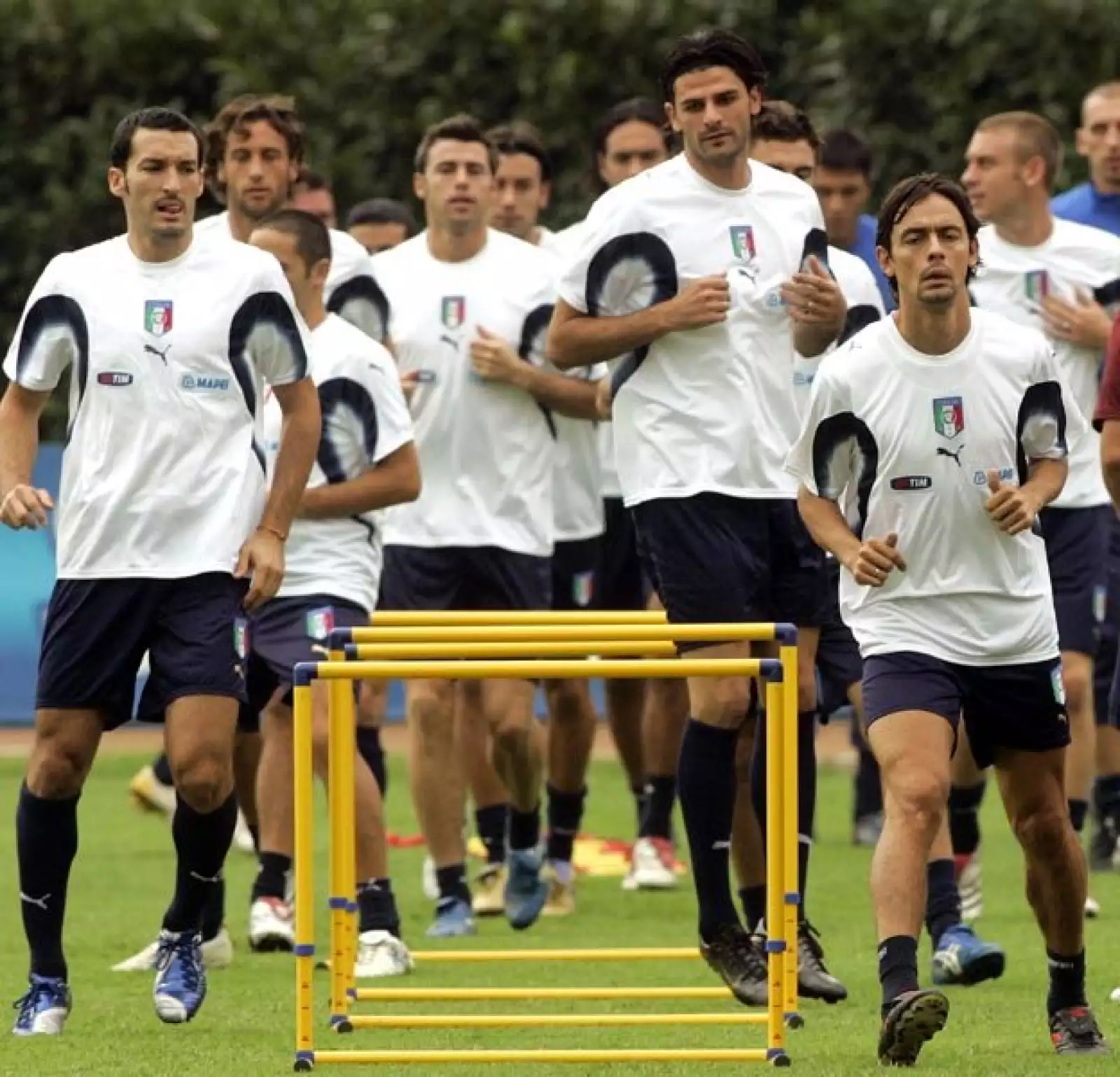 La selección italiana viajará con toneladas en equipos de gimnasio, también llegará con su propia pasta. Además instalaron cables de alta velocidad en fibra óptica para ver los canales italianos.