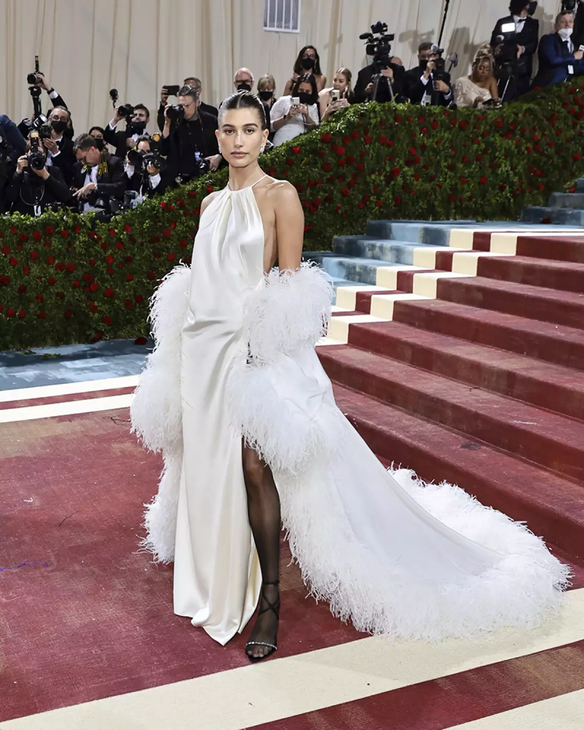 hailey-bieber-met-gala-2022-gilded-glamour-looks-1.jpg