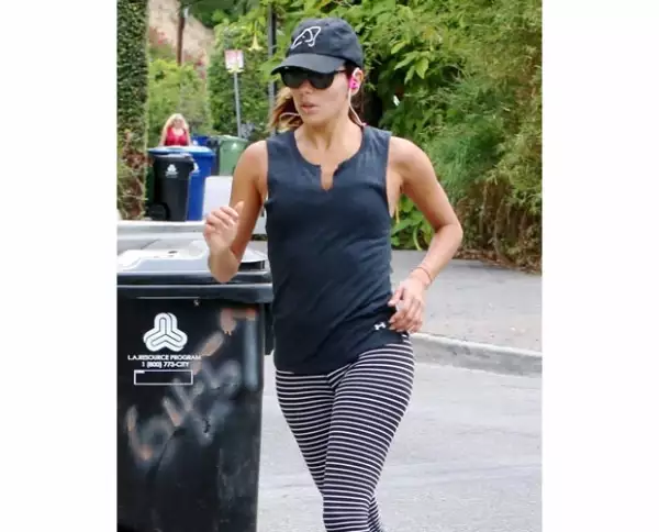 Eva está a punto de llegar a los 40 y luce sensacional.