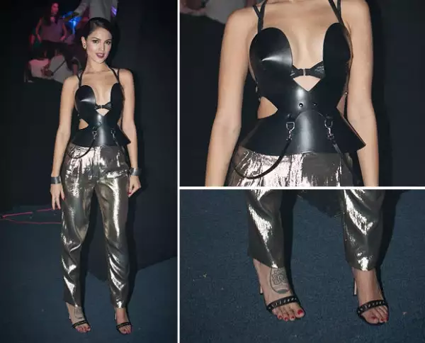 Eiza con un arnés Zana Bayne, pantalón Lanvin y zapatos Gianvito Rossi.