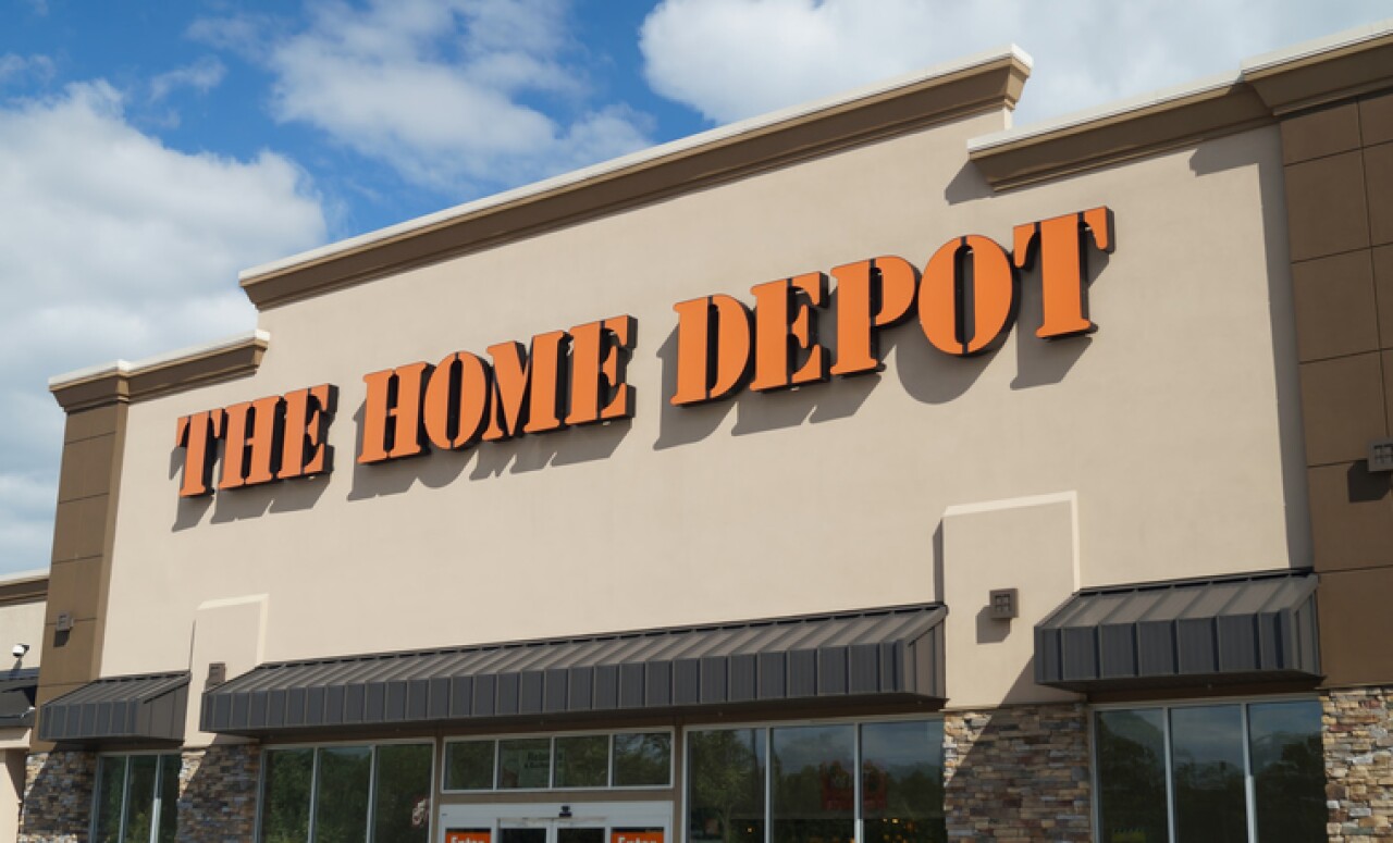 pasillo de la tienda home depot