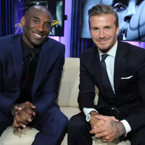 Con Time Warner, participó en el lanzamiento del nuevo canal por cable dedicado exclusivamente a los deportes. En la foto posa con el basquetbolista Kobe Bryan.