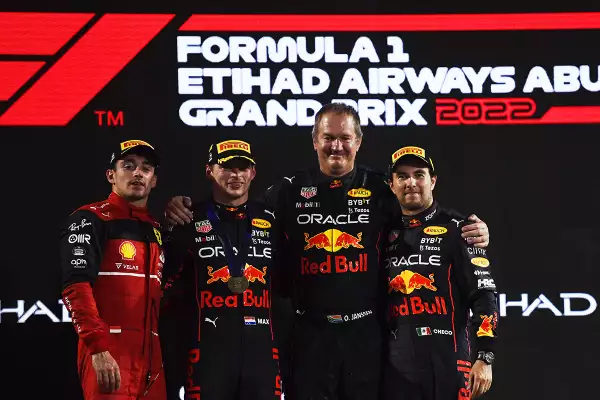 Checo Pérez queda tercero en Fórmula 1 y Max Verstappen es bicampeón