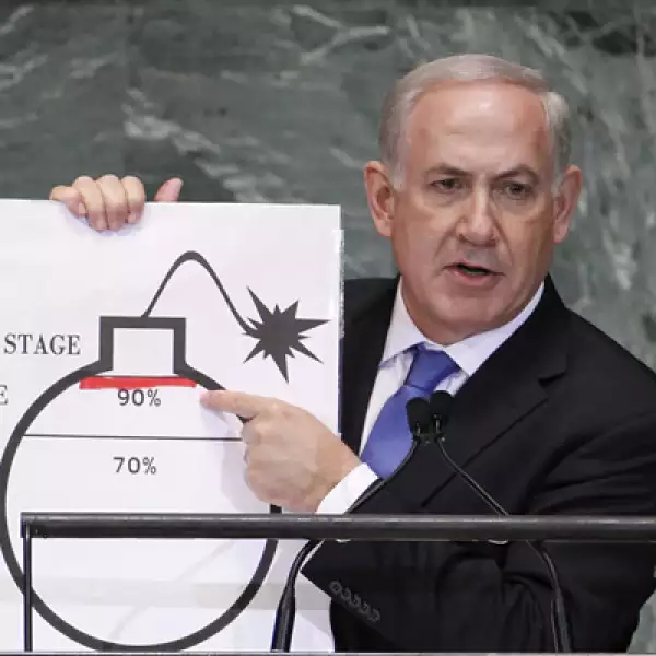 Durante la 67 Asamblea General de la ONU, el primer ministro de Israel Benjamin Netanyahu causó polémica al dibujar una línea roja en el gráfico de una bomba para indicar el peligro del programa nuclear iraní.