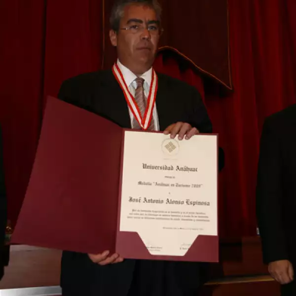 Medalla Anáhuac  a José Antonio Alonso
