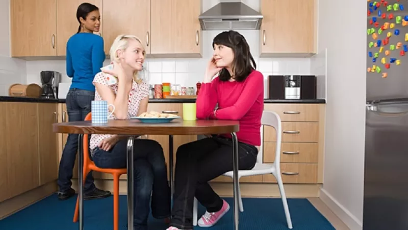 amigas cocina hablar chisme