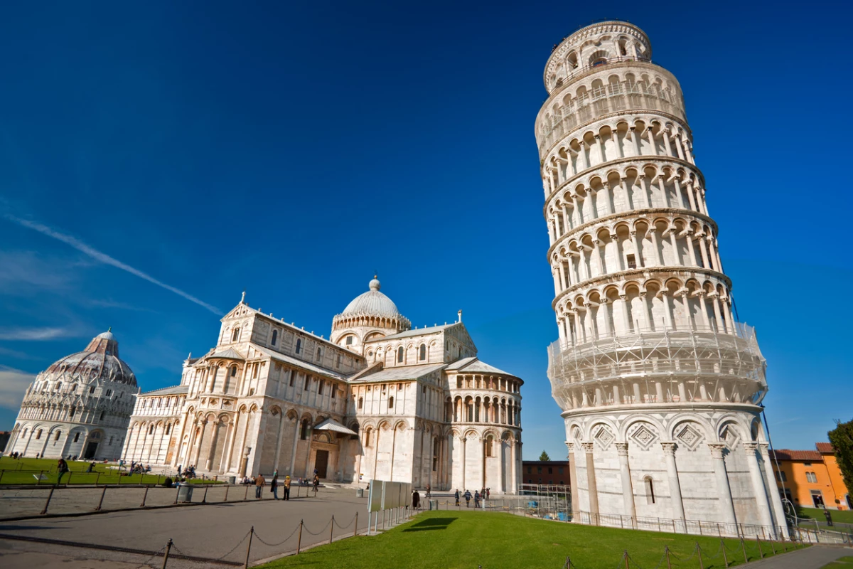 La torre de Pisa, Italia (1399)