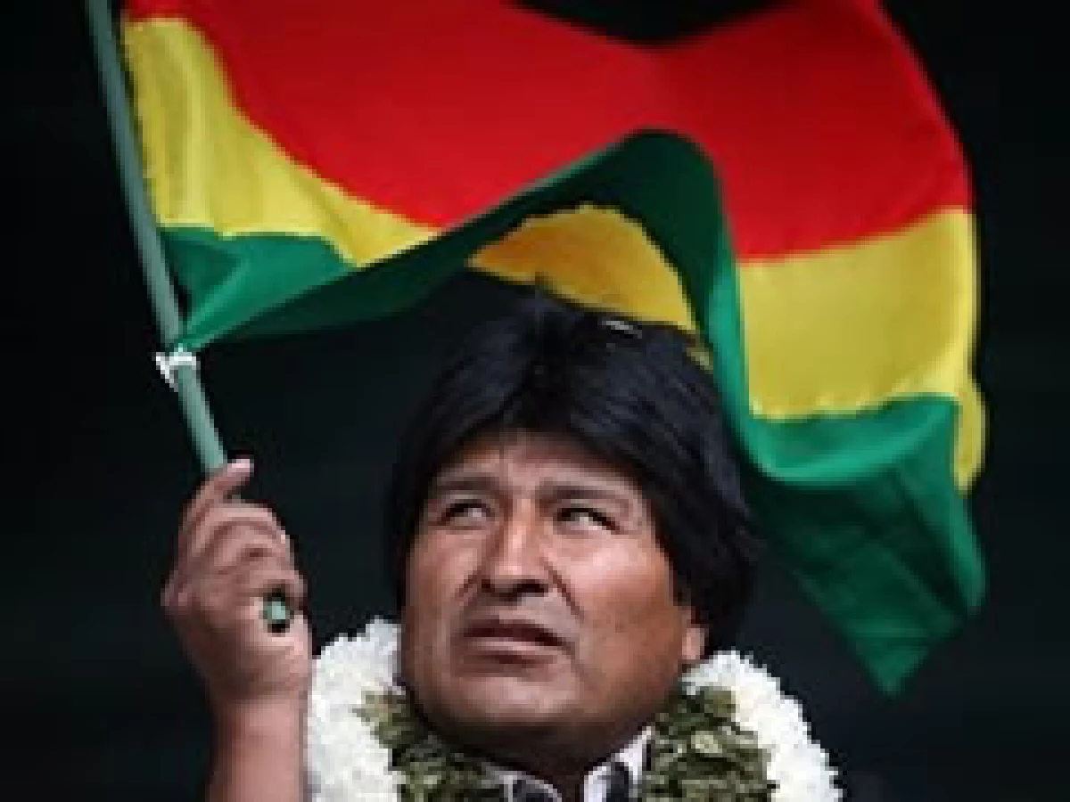 El presidente Evo Morales firmó el decreto de nacionalización. (Foto: AP)
