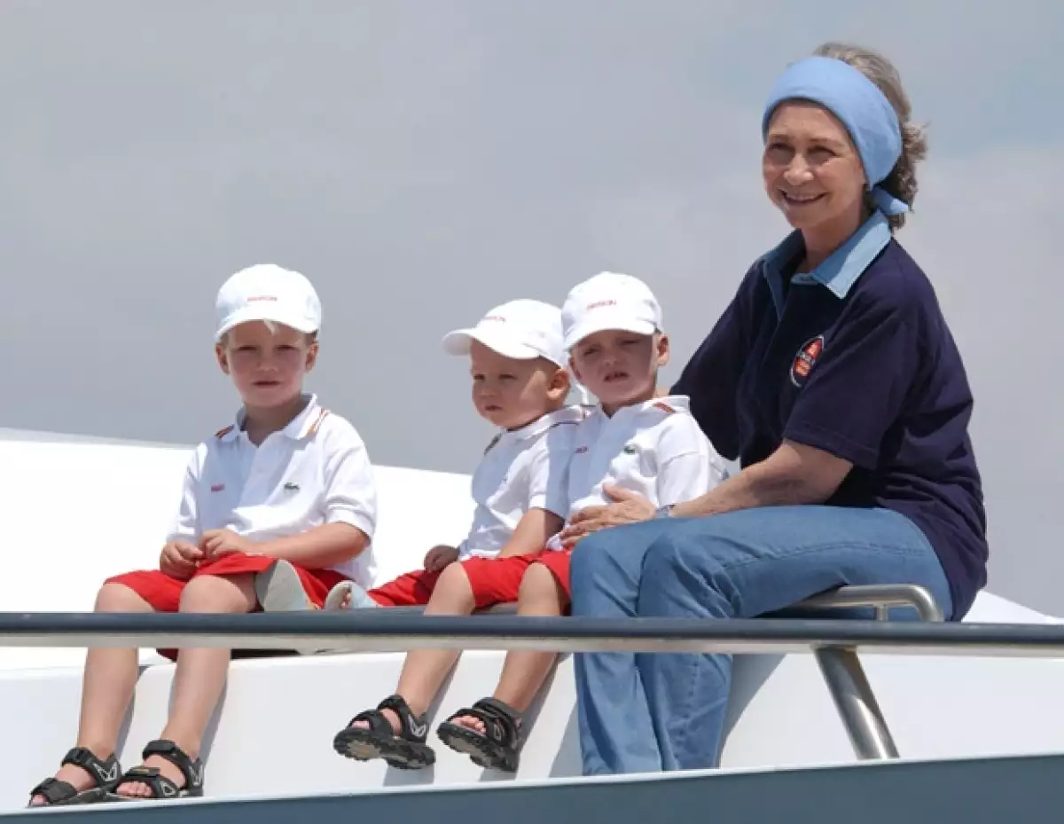 La reina Sofía y sus nietos en la Copa del Rey.
