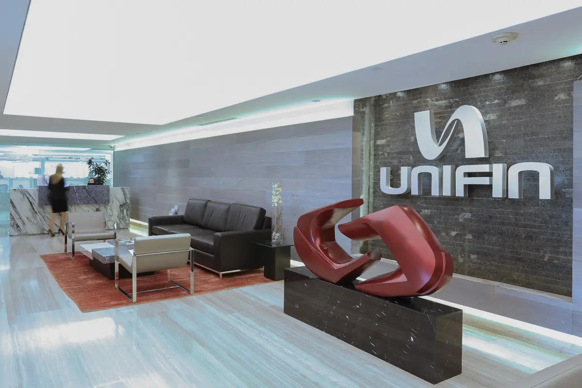 (Rcepción de un edificio corporativo de Unifin)