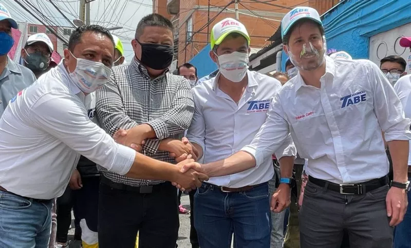 Mauricio Tabe, candidato de la alianza Va por CDMX en compañía de los aspirantes que han declinado en su favor.