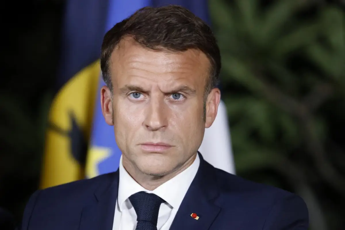 El presidente de Francia, Emmanuel Macron, pronuncia un discurso en la residencia del Alto Comisionado de Nueva Caledonia en Noumea el 24 de mayo de 2024.
