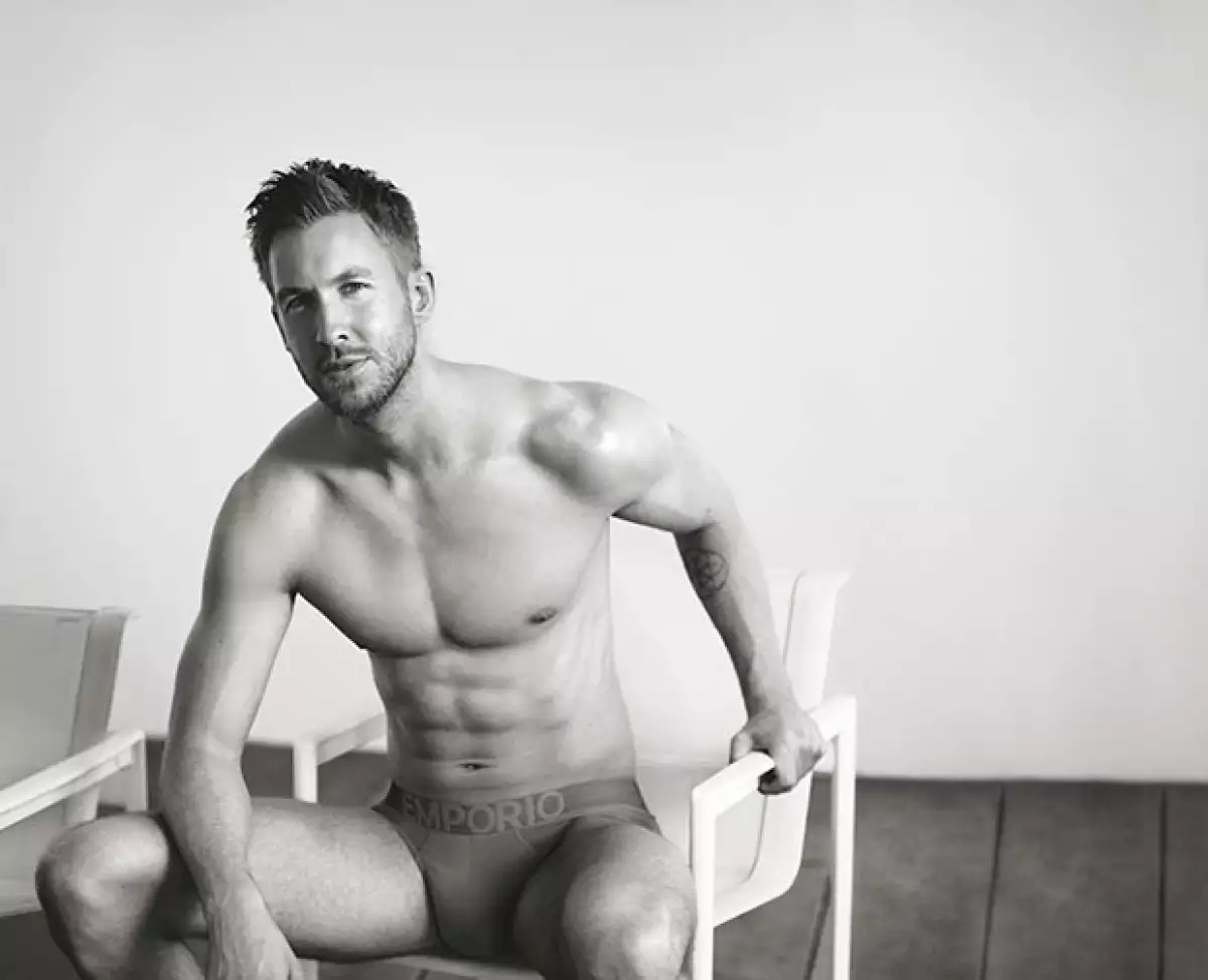 Nada mejor que hacerle saber a su ex lo que ha perdido con fotos muy sexys en redes sociales, ¿verdad Calvin?