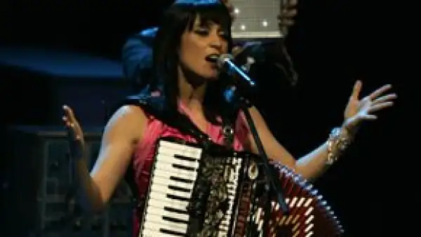 La cantautora mexicana participará en el espectáculo en honor al ganador de 2008.